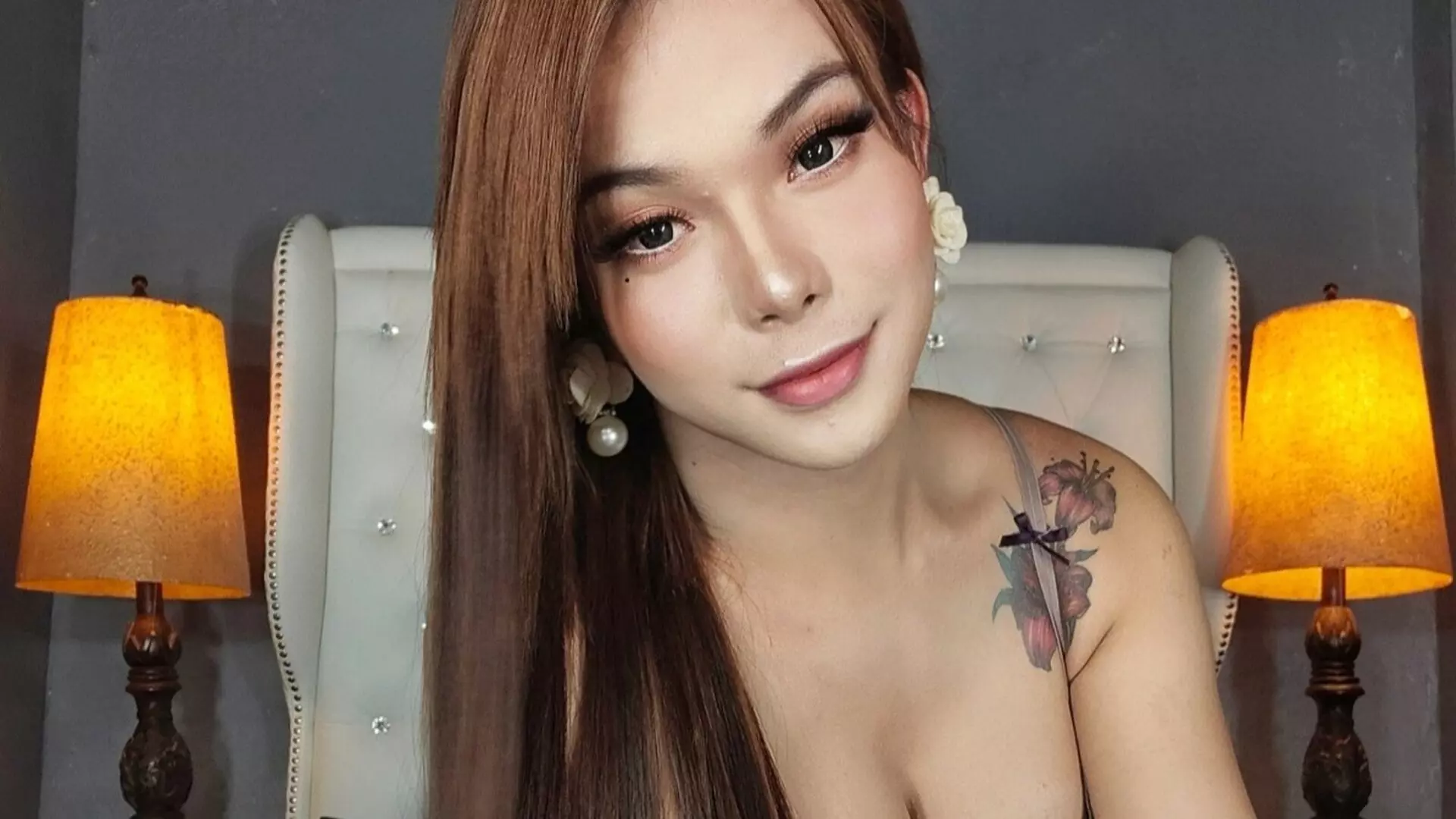 Enter HolyAngelica live cam