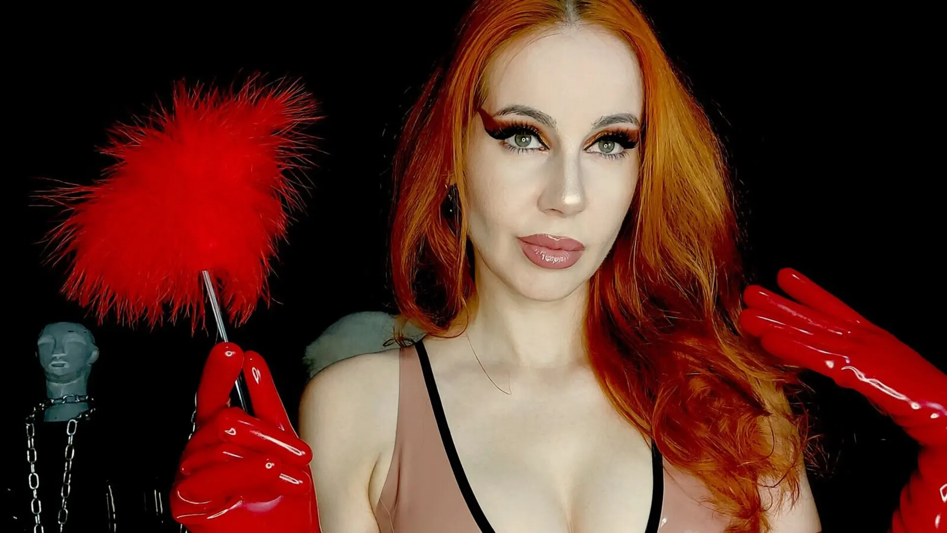 Enter ScarletScharf live cam